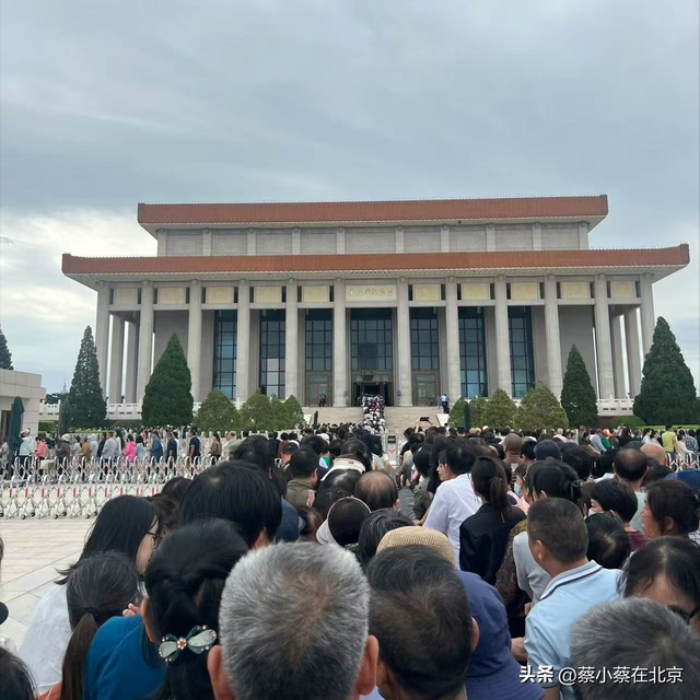 2025年9月17日，北京毛主席纪念堂前发生的真人真事，大家看看吧
