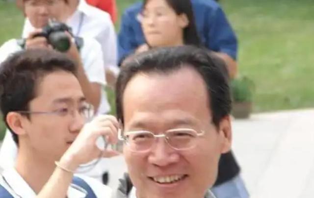他47岁成为少将，54岁担任省委书记，人民至今没有忘记，为人清廉