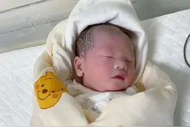 45岁重男轻女妈妈拼三胎，生下儿子后，医生的话让夫妻傻眼图片