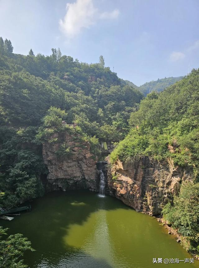 大山里有什么，泉水叮咚，溪水潺潺，山谷悠悠，人声鼎沸