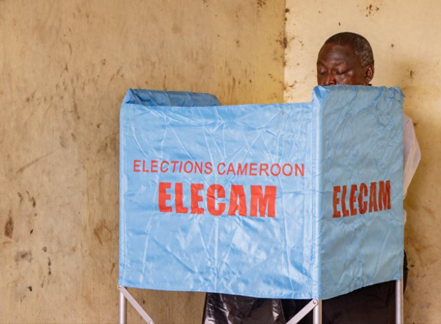 92岁总统连任遭亲女反水，宫廷内讧？非洲最强“裱糊匠”！