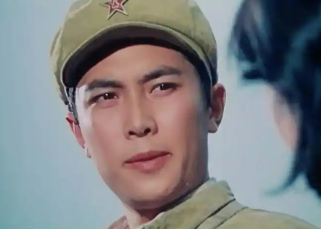 没想到，阅兵结束仅一个月，唐国强因一个举动，再次实现口碑暴涨