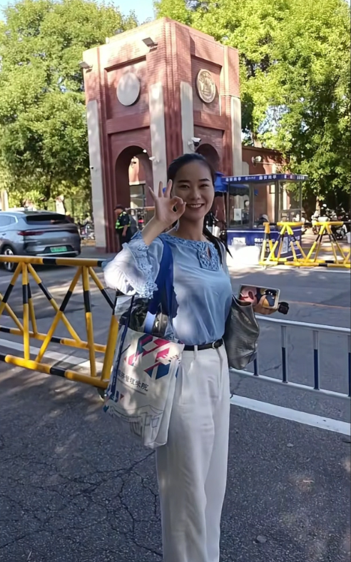 女民兵李思颖阅兵结束后，收到一封通知书，知情人曝去向引热议