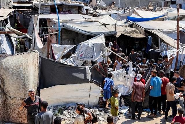 加沙人烧垃圾做饭，停火期救援仍受阻，过冬物资被卡关口