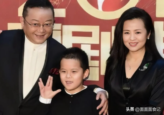 被传卖掉上亿豪宅、移民美国的王刚，如今生活状况却出人意料