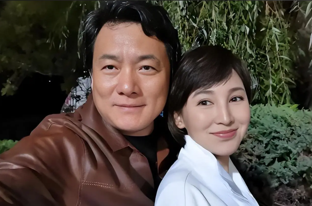 她19岁与导演私奔，在地下室裸婚连生3胎，今被丈夫用7部剧捧红