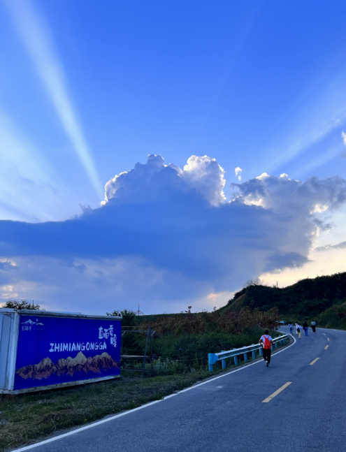 高温速逃指南！连续一周“全勤打卡”日照金山+星空银河！