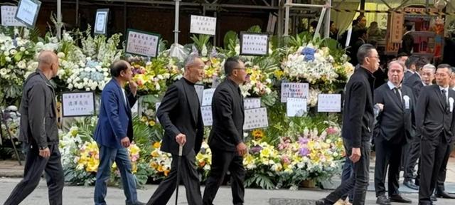 一场追悼会，戳穿向华强夫妇在香港的真实地位，原来李连杰没说谎