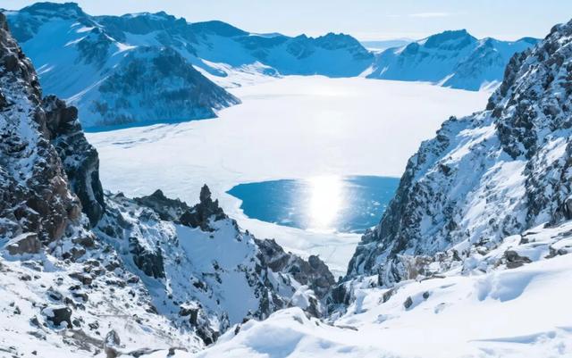 长白山冬日限定:冰封天池、雾凇魔界,一场与天地对话的旅程