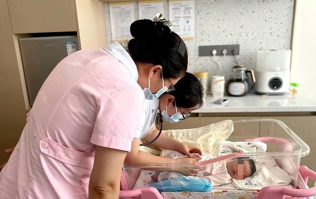 全国出生人口断崖：21年1062万人，2023年902万人，24年令人意外