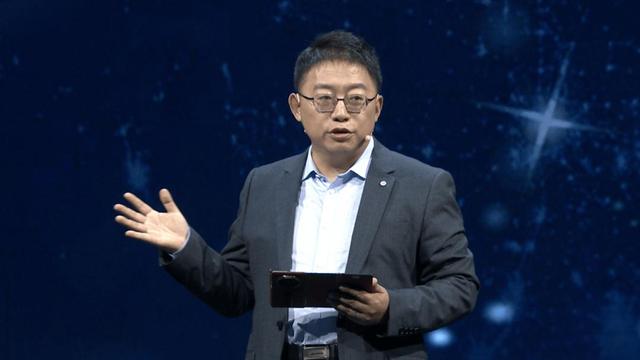 中国精英为何怕中国赢？专家：一旦中国科技追上，那张绿卡就贬值
