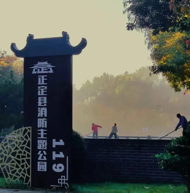 这个季节总要去趟正定，去邂逅那迷人的古建红和金秋黄！