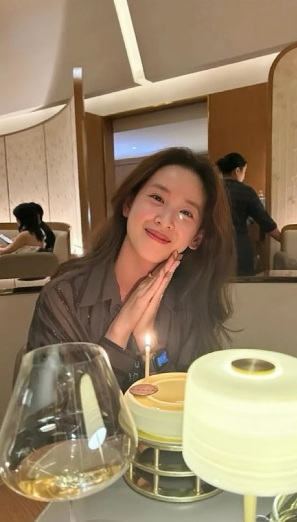 31岁章泽天现身迪拜，2万块穿搭被嘲“奶奶装”	，住5位数一晚酒店