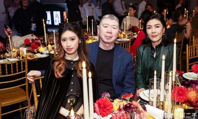 徐帆回应离婚五个月后，冯小刚再惹争议，养女徐朵竟成了导火索