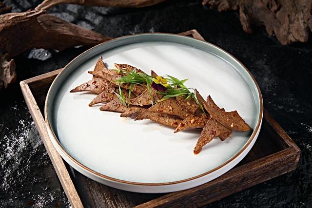 “胆固醇之王”曝光！竟是肥肉25倍，医生警告：吃多血管真遭殃！
