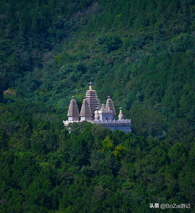 逛十次香山才发现，碧云寺藏金刚塔，机位超绝