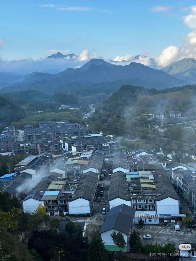国庆不打挤！高铁2.5H直达冷门小县城，景色惊艳国鸟遍地！物价超低，2元吃鲜辣美食！