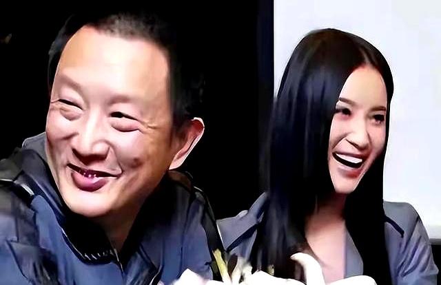 被张颂文捏胸，和胡军车震，情史混乱的她，43岁靠实力洗白
