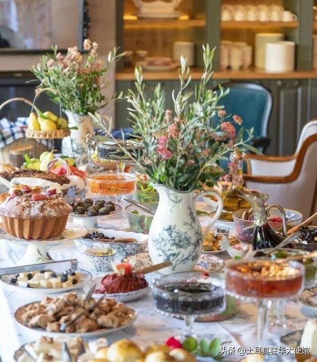 博兹贾阿达岛：土耳其爱琴海的文化瑰宝与度假天堂