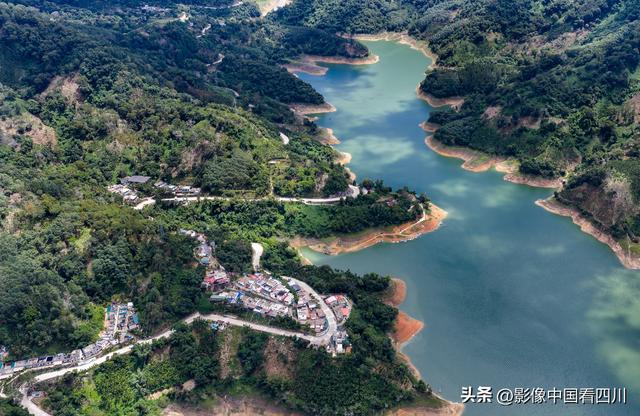 海南五指山：夏日五指山水库