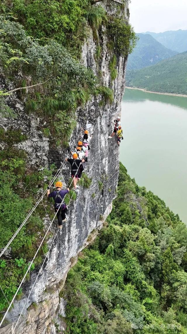首发丨山水漫游轻享定制游首班启航 清江索道公司精准服务获好评​