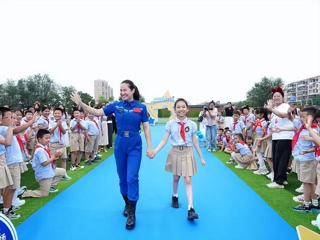 神舟二十一号航天员乘组引期待！杨利伟或“缺席”？原因有迹可循