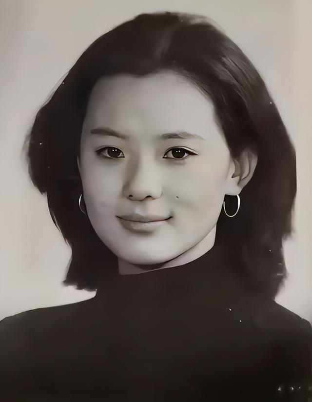 她陪伴陈道明8年，2亿身价不求名分，转身嫁王菲初恋成人生赢家
