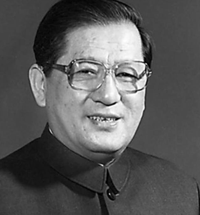 他曾担任3个直辖市市委书记，40岁官至副国级，43岁粉碎重大阴谋