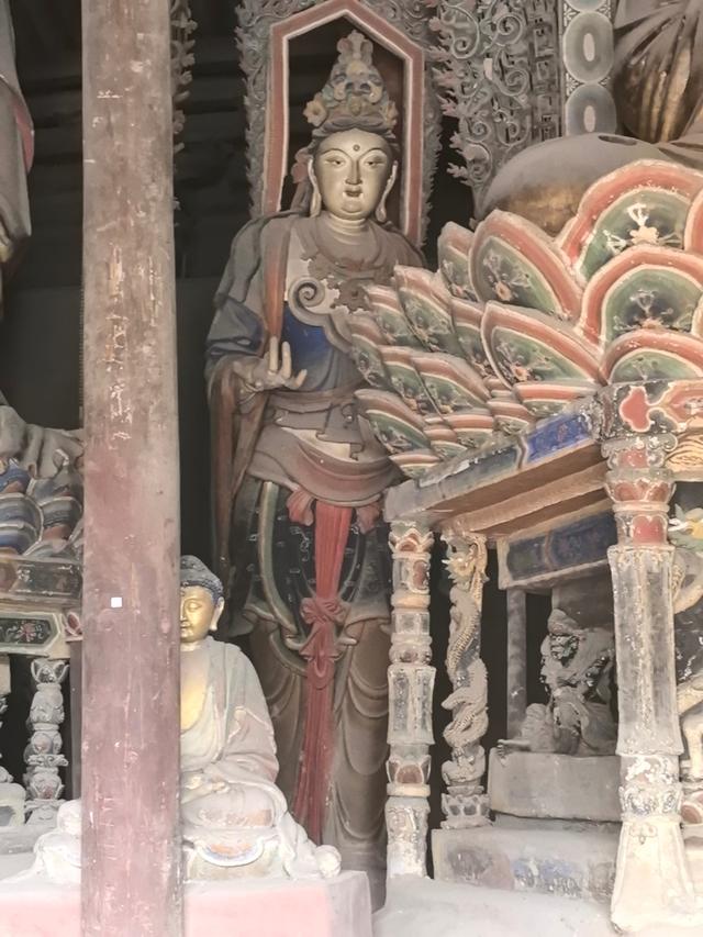 朔州古城旅游资源丰富，首屈一指的是崇福寺，被称为金代艺术宝库