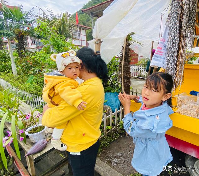 在墨脱吃午餐：一份红烧肉一盘豆腐一听可乐，164元到底贵不贵？
