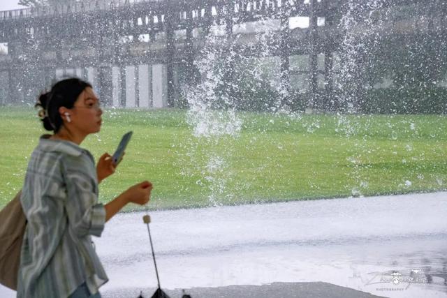 夏日午后，雨景里的云隙微风——