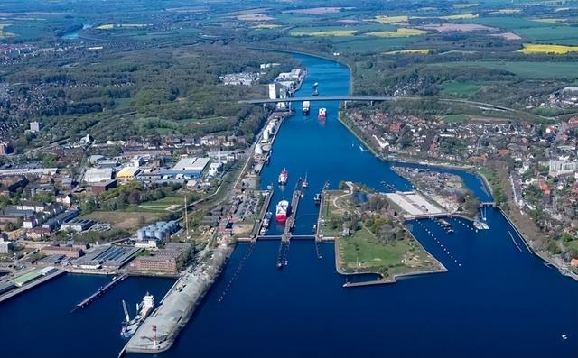 天下要大乱了，美国公布最新战略：为了中国，特朗普决心放弃世界