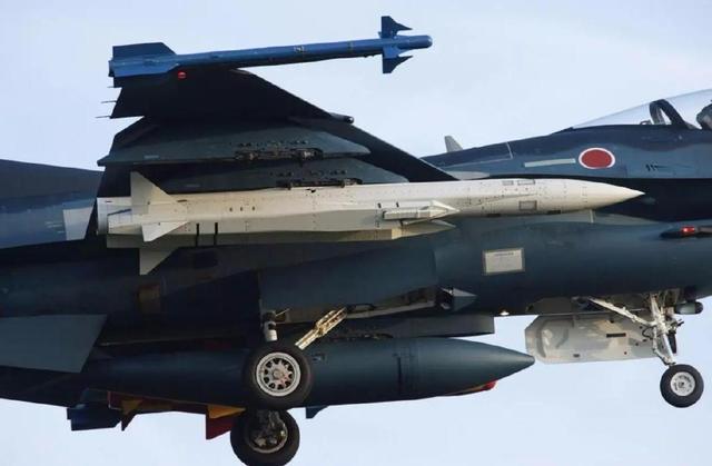 沉寂1天，高市早苗终于签字，日本砸9万亿反华，解放军动作更大