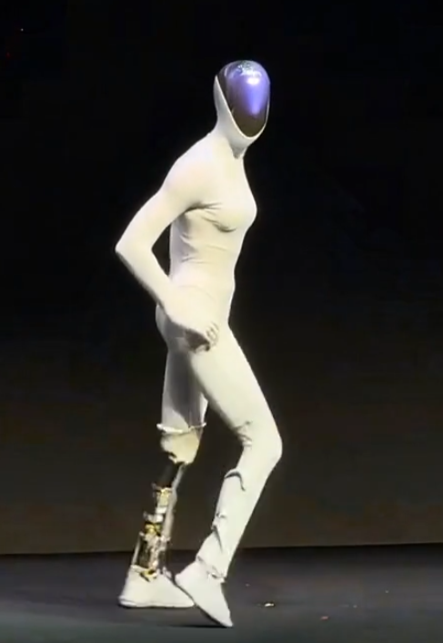 马斯克机器人为何一片叫好，小鹏机器人表现完美，却逼得剪腿自证