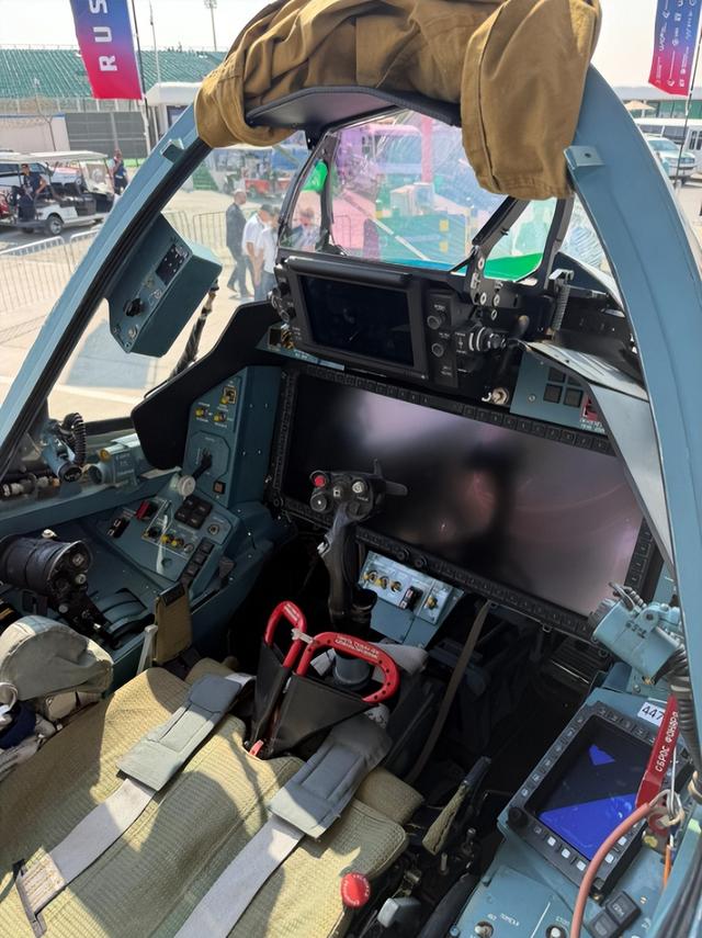 俄苏-57罕见亮出主弹舱	，全新反辐射导弹曝光，专为压制防空系统