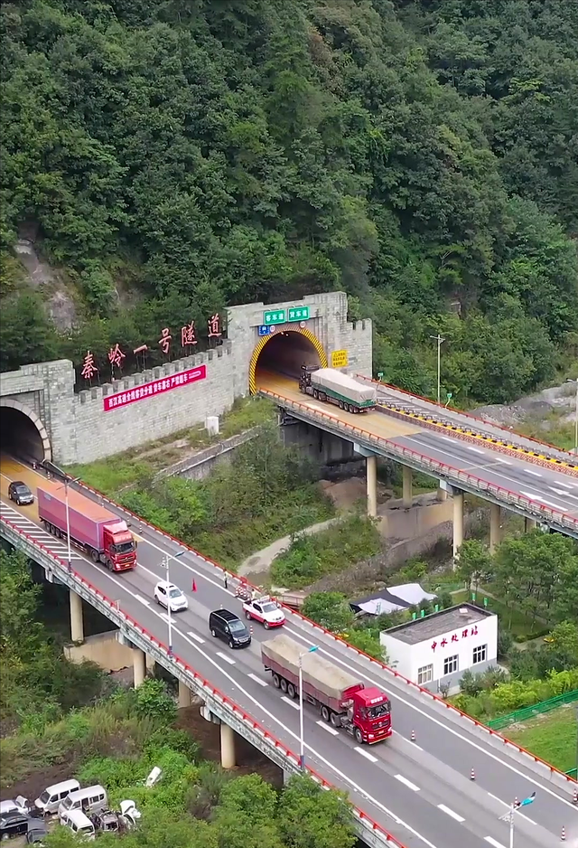 6年耗资40亿，上万人把秦岭“掏”了个洞，造出亚洲第一隧道！