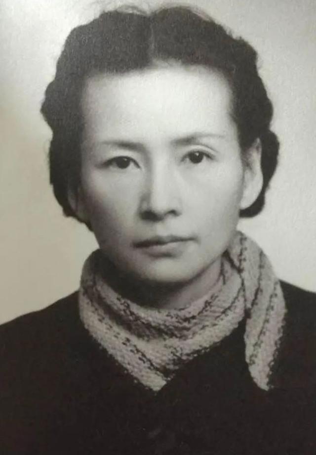 这就是徐志摩爱而不得的林徽因中年时的真实长相，大家看看吧！