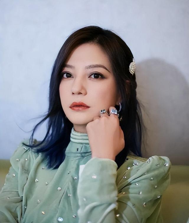 赵薇没想到，自己不止被圈内封杀，还有一件事，也让她面子挂不住