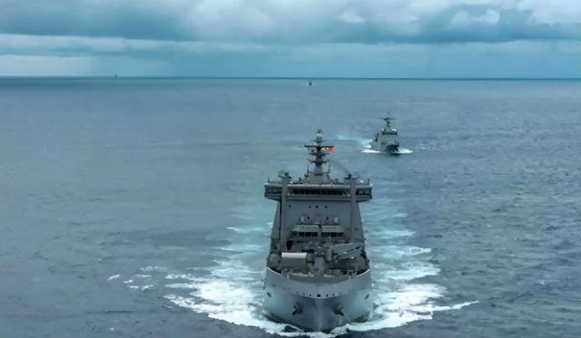 越南继续搞事情？出稀土新规后	，越军舰穿台海，对华示威对美示好