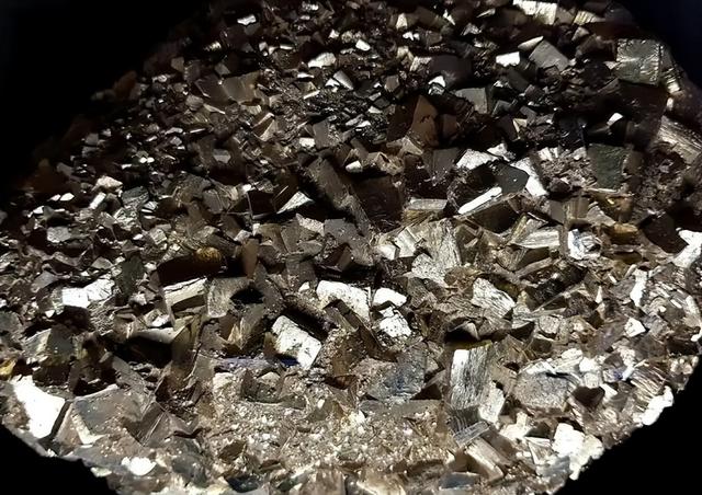 中日2200个航班被叫停，高市早苗未料到，中国尚有后续举措