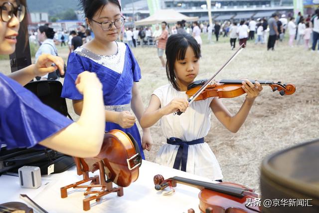 中国乐谷音乐市集开市 17 万㎡草原免费玩