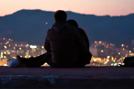 夜幕下的恋人图片