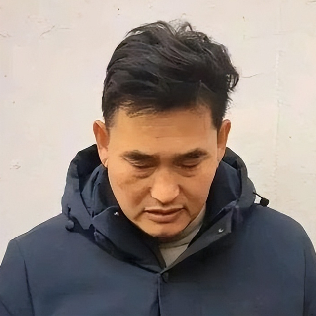 朱小伟做梦也没有想到，离婚四年后，前妻陈亚男还是不愿放过自己