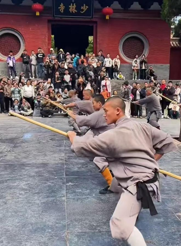 不查不知道一查吓一跳，掌控少林寺38年的释永信，私下到底有多壕