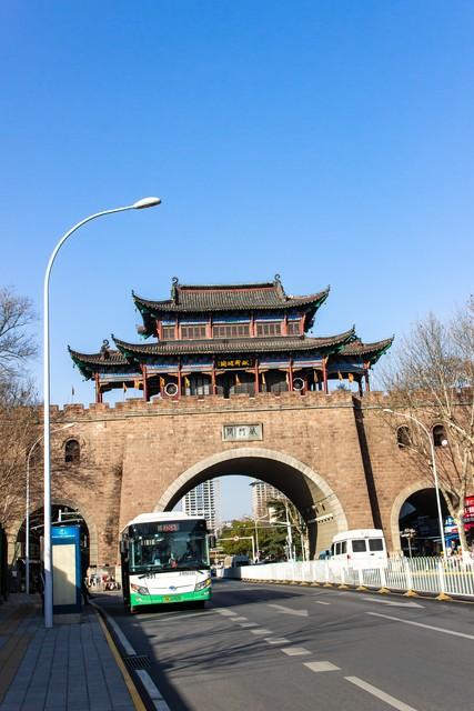 七律·谢友邀游