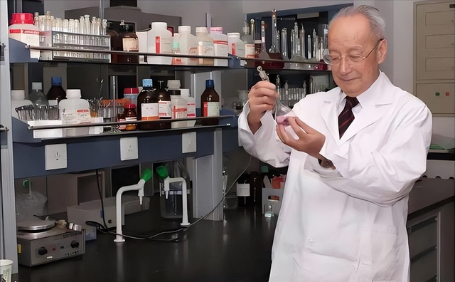 从稀土到AI！美国卡脖子失败，中国制度如何碾压美国科技霸权？