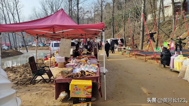 李园温泉最近火了，还真有点神奇，水温在30度左右