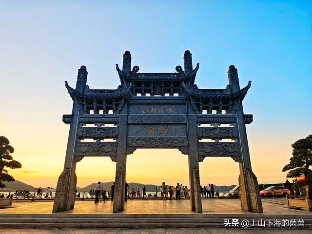住进东钱湖边的“艺术馆”