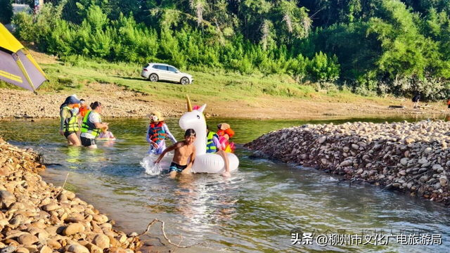 行至江畔过过山水慢生活吧！这次是文化旅游产业发展大会主办地——柳城