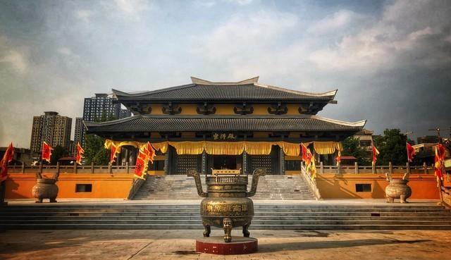 泉州人，去了红安跟麻城两县，直言不讳：红安跟麻城天差地别